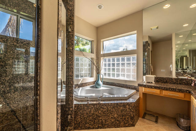 12 Via Elegante, Rancho Mirage CA: https://media.crmls.org/mediaz/1a823231-358f-4b03-b382-fe4c12e627aa.jpg