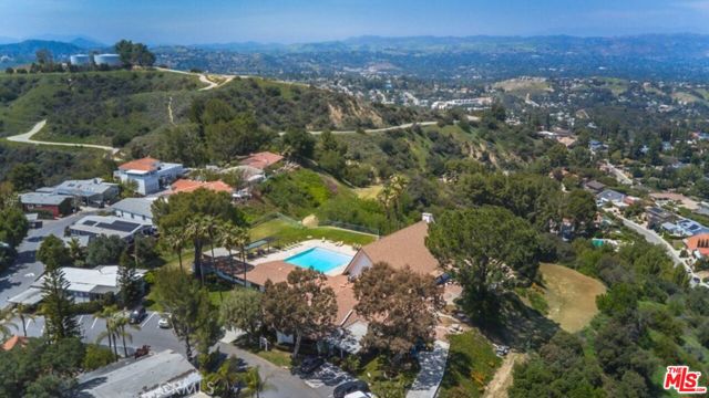 117 Navajo Lane, Topanga CA: https://media.crmls.org/mediaz/1a824223-4afd-4bab-b88d-c1b486a19400.jpg