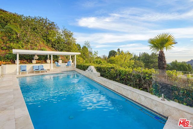 9620 Highridge Drive, Beverly Hills CA: https://media.crmls.org/mediaz/1a8263b3-0e88-4aa8-8eb7-6c3d2b85f89f.jpg