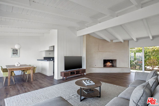 9432 Sierra Mar Place, Los Angeles CA: https://media.crmls.org/mediaz/1a82c0c0-6a10-4a22-8e48-1f84afe79d8f.jpg