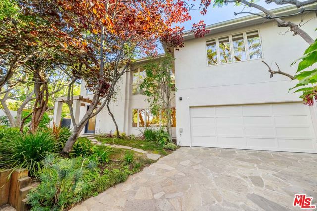 10148 Angelo Circle, Beverly Hills CA: https://media.crmls.org/mediaz/1a832b0a-7809-4f4b-a940-16285c6f440e.jpg