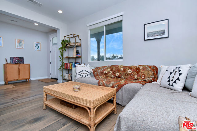 19154 Lull Street photo 6