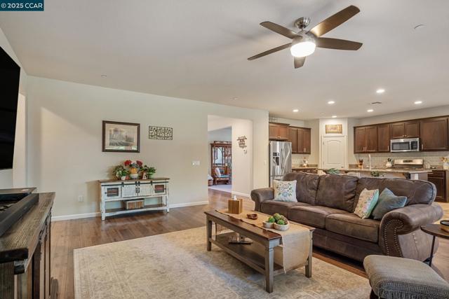 7100 Metcalf Way, Hughson CA: https://media.crmls.org/mediaz/1a83cc2e-d44a-4493-b95c-90a9e241f538.jpg
