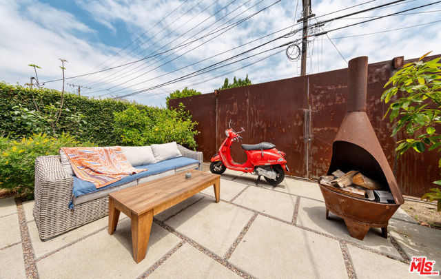 4066 Alla Road, Los Angeles CA: https://media.crmls.org/mediaz/1a844e25-a6e4-4bac-b701-94fd026f9fe8.jpg