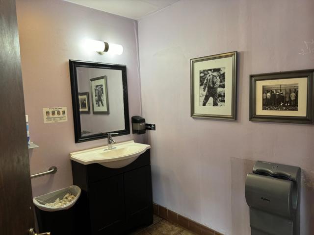 1688 1688 Decoto Road, Union City CA: https://media.crmls.org/mediaz/1a84d743-1952-45c4-b2fc-37853863f7b8.jpg