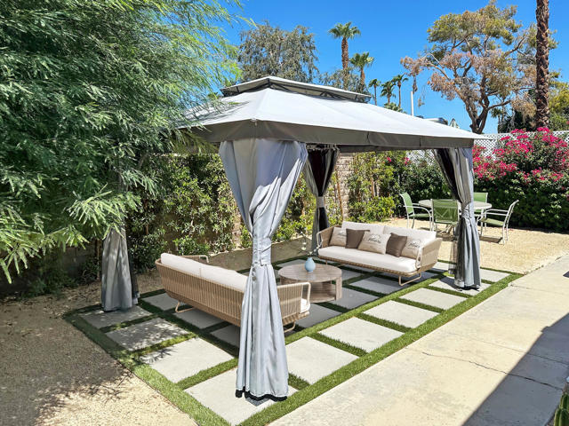 12 Via Valverde, Cathedral City CA: https://media.crmls.org/mediaz/1a8513e3-1c90-4214-95d3-5c241c7b67a5.jpg