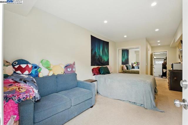 21798 Independent School Rd, Castro Valley CA: https://media.crmls.org/mediaz/1a8525ad-30e4-46db-ab44-27fab05b6e48.jpg
