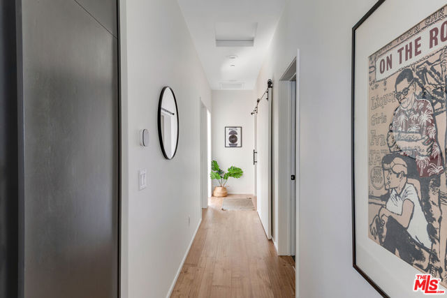 841 N La Fayette Park Place, Los Angeles CA: https://media.crmls.org/mediaz/1a855803-b6e4-4282-a28f-b0f29c896ecd.jpg