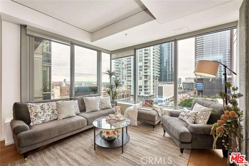 1155 S Grand Avenue Unit 806