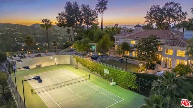 4001 Clarinda Drive, Tarzana CA: https://media.crmls.org/mediaz/1a85d2ec-0f8f-4104-ae45-b9b1ccf267f0.jpg
