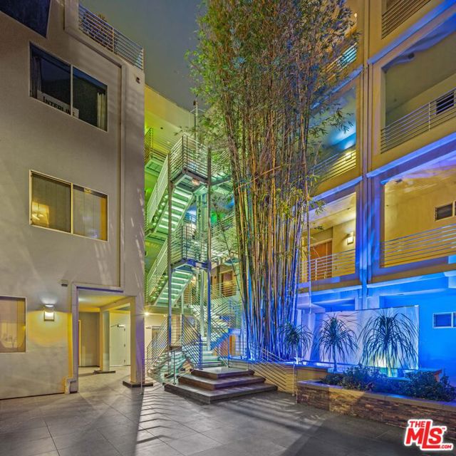 1411 N Detroit Street, Los Angeles CA: https://media.crmls.org/mediaz/1a865437-ee8d-40c7-ae95-328e74925a28.jpg