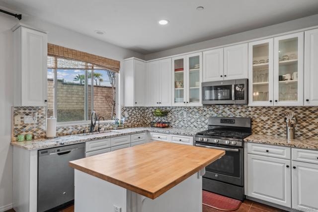 5031 Ballast Lane, San Diego CA: https://media.crmls.org/mediaz/1a86bbec-37ca-4125-be3f-ffc621702770.jpg