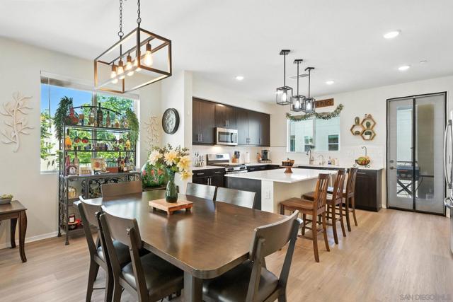 5405 Calle Sand Arch, San Diego CA: https://media.crmls.org/mediaz/1a878ba2-fb47-4383-ad0d-f3583f694d7b.jpg