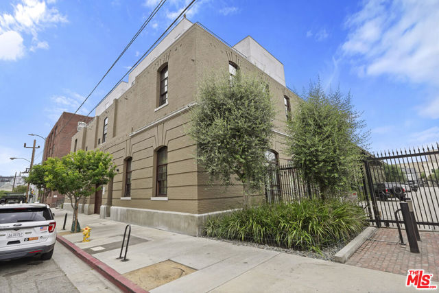 940 E 2nd Street, Los Angeles CA: https://media.crmls.org/mediaz/1a87d612-97a3-4c63-939d-583ab69da40f.jpg