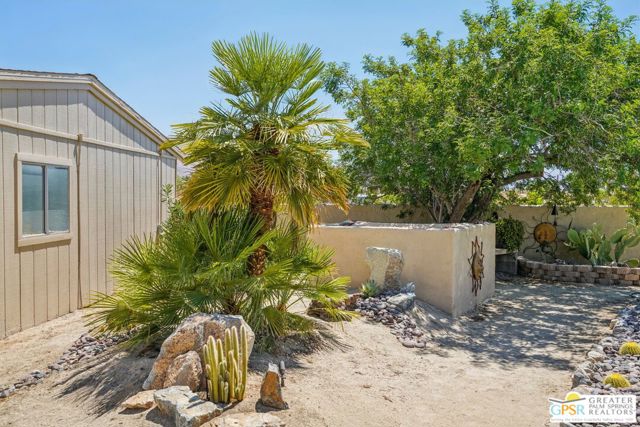 22950 Henry Road, Desert Hot Springs CA: https://media.crmls.org/mediaz/1a87f856-a2aa-4dfc-a227-3e729e03775c.jpg