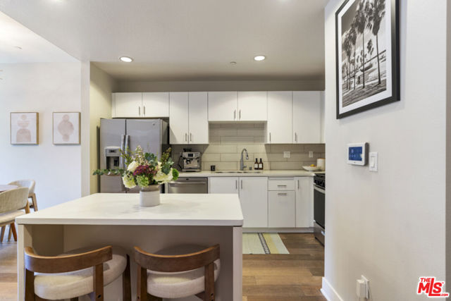 13337 Beach Avenue, Marina del Rey CA: https://media.crmls.org/mediaz/1a880f96-63ad-4001-8e91-dbfbb7134eff.jpg