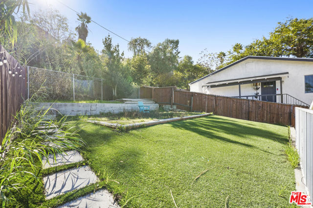 3852 Woolwine Drive, Los Angeles CA: https://media.crmls.org/mediaz/1a888c32-3b3c-4082-ab7f-d82f66076db4.jpg