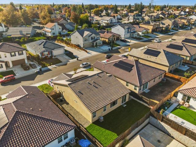 8189 Scrimshaw Way, Sacramento CA: https://media.crmls.org/mediaz/1a89a8ae-646f-4015-bce8-e2ad89b96952.jpg
