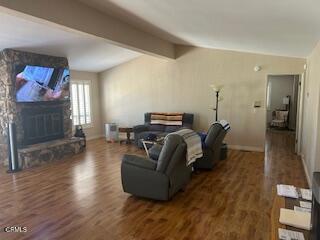 75 Poinsettia Gardens Drive, Ventura CA: https://media.crmls.org/mediaz/1a8a1293-48e1-4602-841e-0742f08085bf.jpg