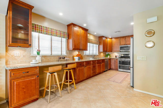 2338 Paloma Street, Pasadena CA: https://media.crmls.org/mediaz/1a8af17d-3e96-461b-b02d-7a24f57ed011.jpg
