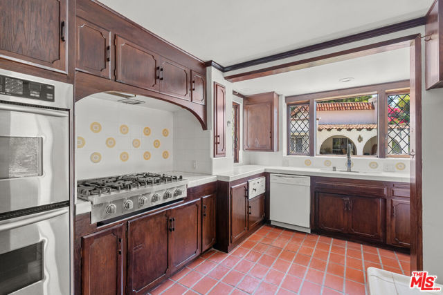 808 Woodacres Road, Santa Monica CA: https://media.crmls.org/mediaz/1a8b1387-e47e-4196-982a-26ca834826a2.jpg
