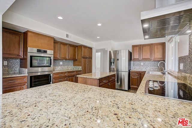 1542 EUCLID Avenue photo 4