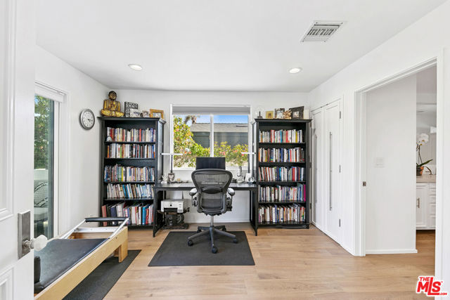 29500 Heathercliff Road, Malibu CA: https://media.crmls.org/mediaz/1a8b3be3-8cd5-4c5d-bdbb-c2599a6222d4.jpg
