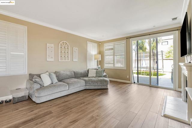 877 Boone Dr, Brentwood CA: https://media.crmls.org/mediaz/1a8b5c67-eb05-435c-87cf-ee1aa2692f6a.jpg
