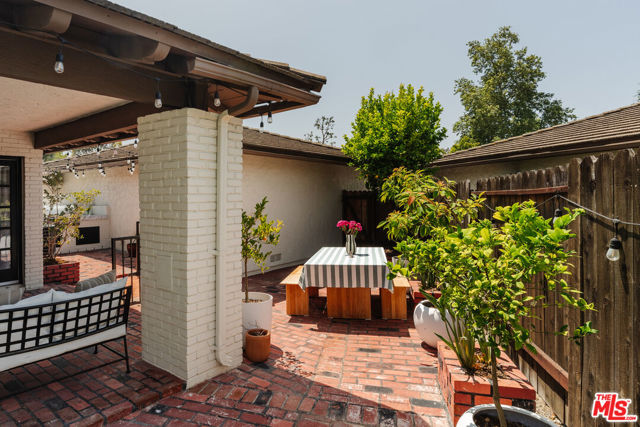 2641 Hartland Circle, Westlake Village CA: https://media.crmls.org/mediaz/1a8b6578-0f94-40ef-971d-0a41b7a3080d.jpg