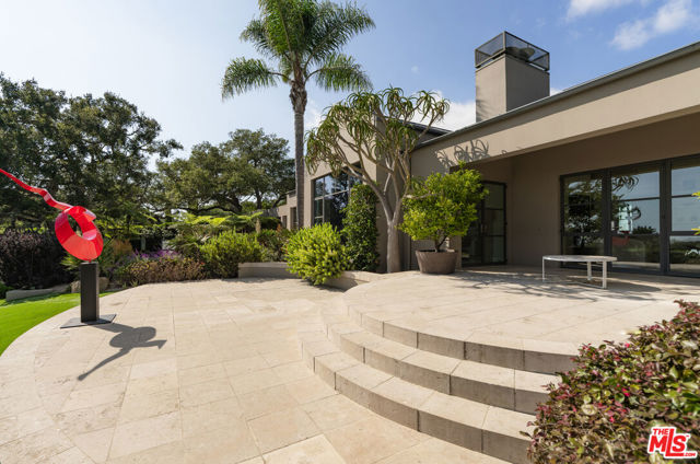 796 Hot Springs Road, Montecito CA: https://media.crmls.org/mediaz/1a8b9b60-27f5-4f3e-a3f1-514f06e962f0.jpg