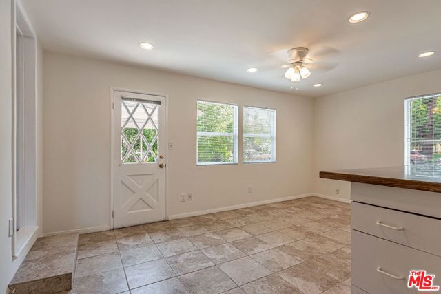 22125 Costanso Street, Woodland Hills CA: https://media.crmls.org/mediaz/1a8c39f7-ec30-4cae-9cf8-595f37eb8121.jpg