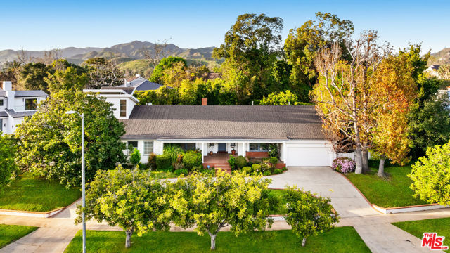 13921 West Sunset Boulevard photo 1