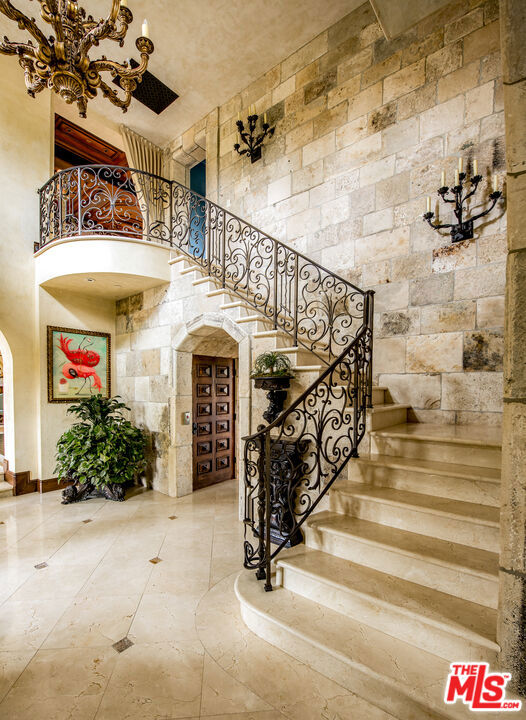427 La Marina Drive, Camarillo CA: https://media.crmls.org/mediaz/1a8c8baa-e5d7-46ef-8fa8-70f8de25346b.jpg