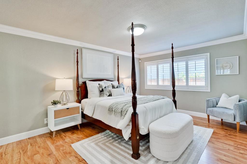 https://media.crmls.org/mediaz/1a8cf5a1-81a8-4c17-9ddc-87e9fa2e2e5d.jpg?preset=X-Large