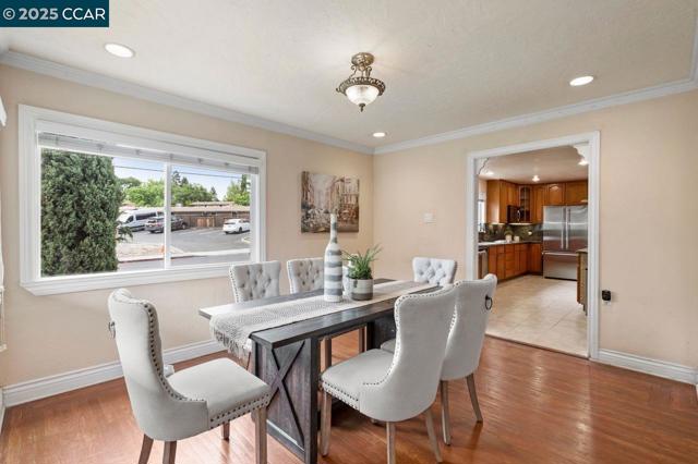 2401 Casa Way, Walnut Creek CA: https://media.crmls.org/mediaz/1a8d01c5-dad4-4803-b027-bdfec3792f19.jpg