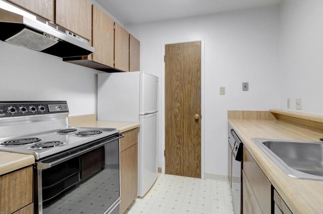 139 Piccadilly Place, San Bruno CA: https://media.crmls.org/mediaz/1a8db969-e373-4d8b-99eb-1bdb56222b2f.jpg