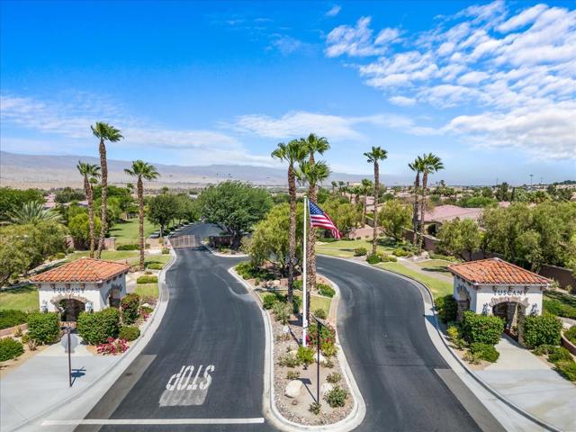 62 Via Del Pienza, Rancho Mirage CA: https://media.crmls.org/mediaz/1a8dc87d-e99b-4364-bf43-09b7a528ee09.jpg
