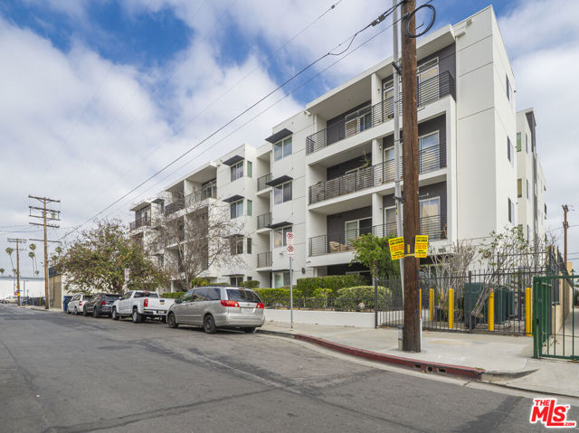 3061 W 12th Place, Los Angeles CA: https://media.crmls.org/mediaz/1a8e1c45-19d1-4d76-9cb4-eb10daf84430.jpg