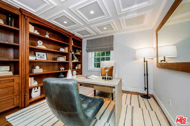 10445 Valley Spring Lane, Toluca Lake CA: https://media.crmls.org/mediaz/1a8ebe26-7752-4be7-bdc3-bf6a9c905311.jpg
