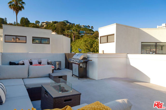 1201 Larrabee Street, West Hollywood CA: https://media.crmls.org/mediaz/1a8ec178-b6f8-4692-b7ae-9edd26e8b532.jpg
