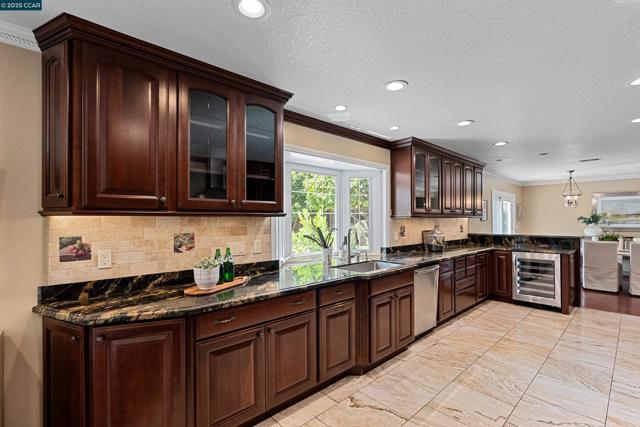 3628 Portsmouth Ct, Pleasanton CA: https://media.crmls.org/mediaz/1a8ee1e9-4f66-435b-85c2-38624d75b423.jpg