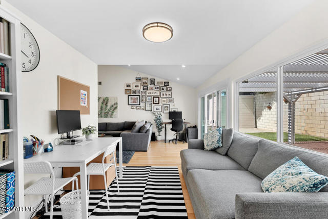 30 S Ellis Place, Newbury Park CA: https://media.crmls.org/mediaz/1a8f39bf-2840-4f2e-8af9-9b0a3e93ac73.jpg