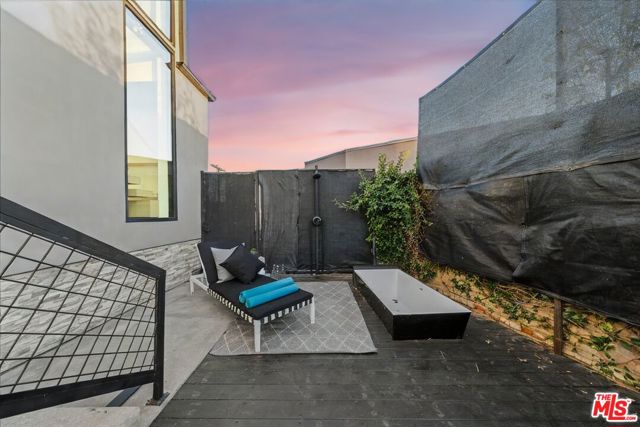 1565 Haslam Terrace, Los Angeles CA: https://media.crmls.org/mediaz/1a8fe79d-357b-4f0f-a82a-5fdced0545fb.jpg