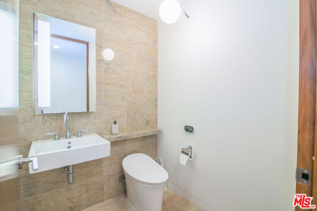 1 W Century Drive, Los Angeles CA: https://media.crmls.org/mediaz/1a8ff0a6-382a-4180-b16a-542623c2784e.jpg