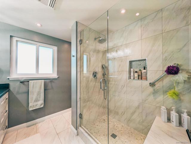 16482 Roca Dr, San Diego CA: https://media.crmls.org/mediaz/1a909f11-a2bf-45d7-86f8-29ec56ed415b.jpg