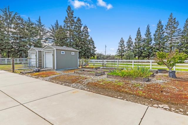 5000 Peach Blossom Lane, Oakdale CA: https://media.crmls.org/mediaz/1a912594-417d-443c-90fd-ae5624071e82.jpg