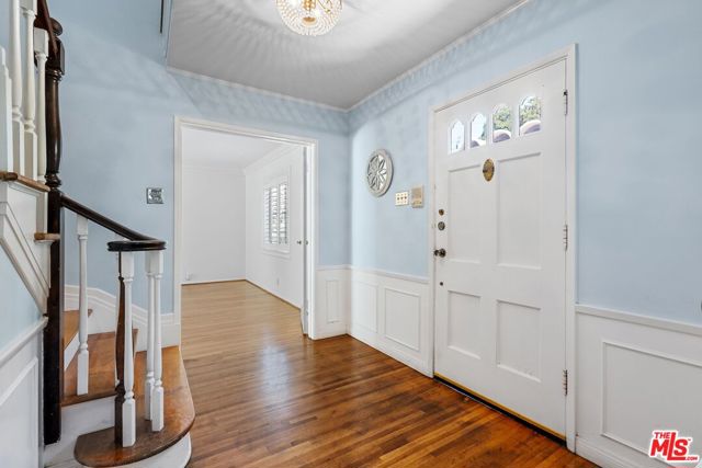 2427 Benedict Canyon Drive, Beverly Hills CA: https://media.crmls.org/mediaz/1a91b083-296d-488c-91d5-26e6a4f94624.jpg