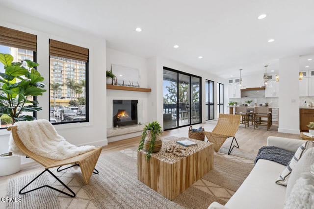 Detail Gallery Image 7 of 49 For 350 Paseo De Playa #121,  Ventura,  CA 93001 - 3 Beds | 2/1 Baths