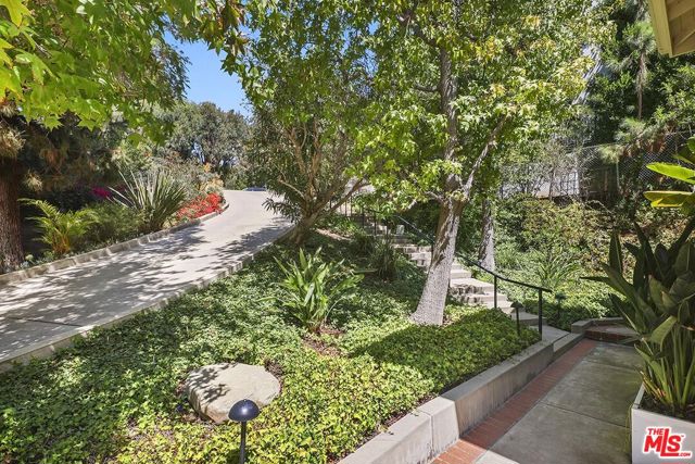15934 Alcima Avenue photo 4