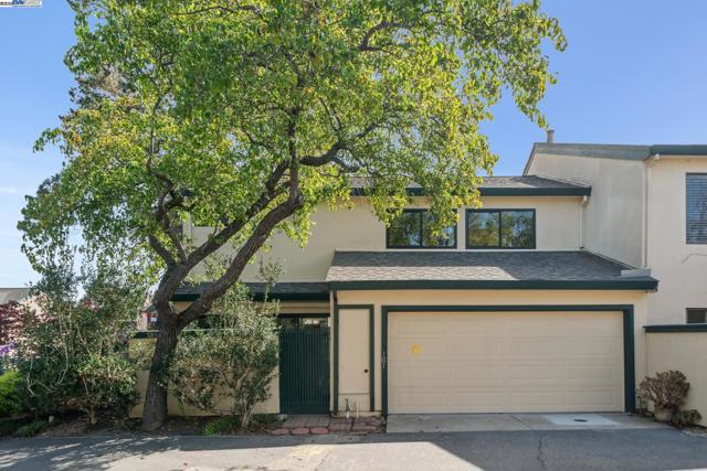 101 Carob Ln, Alameda CA: https://media.crmls.org/mediaz/1a944c3a-4e96-49df-a70b-534bb0701443.jpg